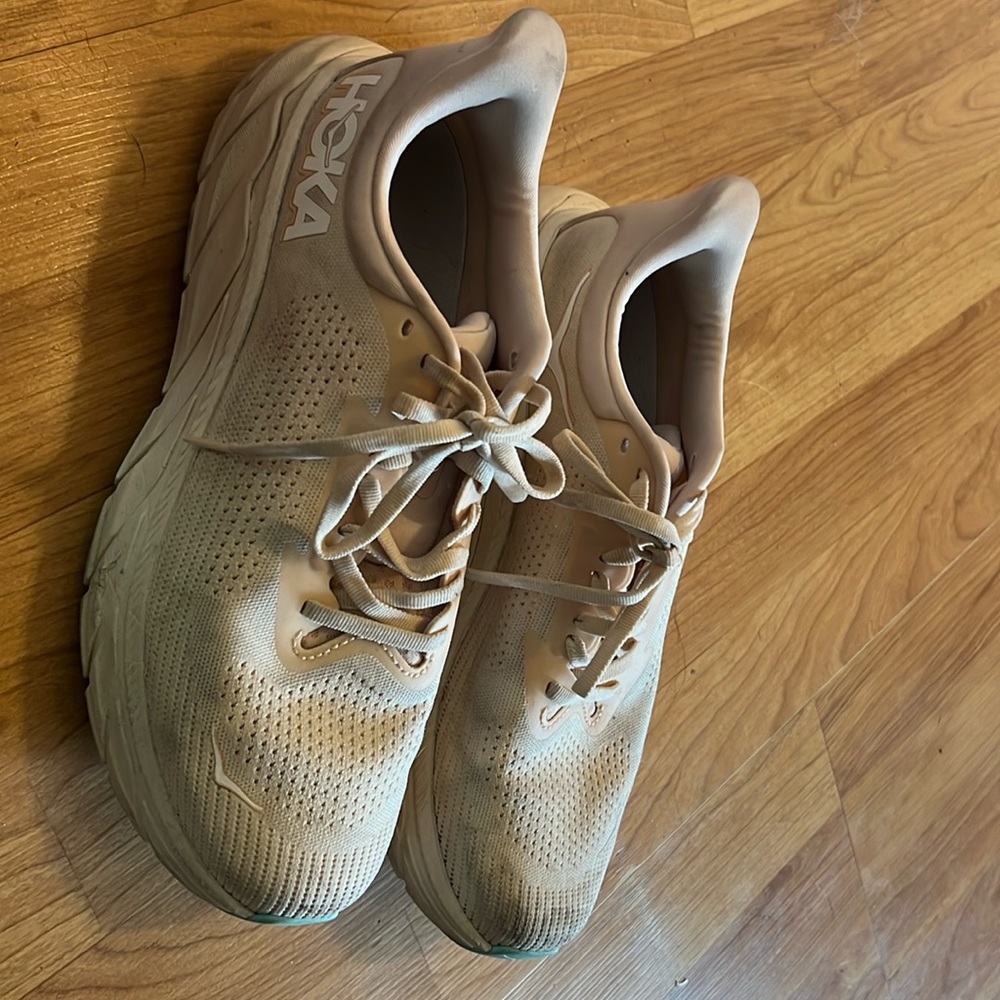 Hoka tennis shoes Arahi 7